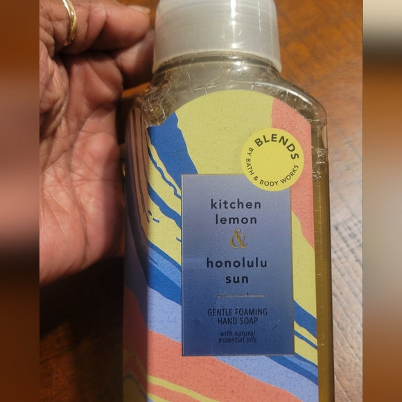 Bath & Body Works New Tropical Pineapple Hand Soap Holder & Foam Hand Soap, New - Picture 9 of 11